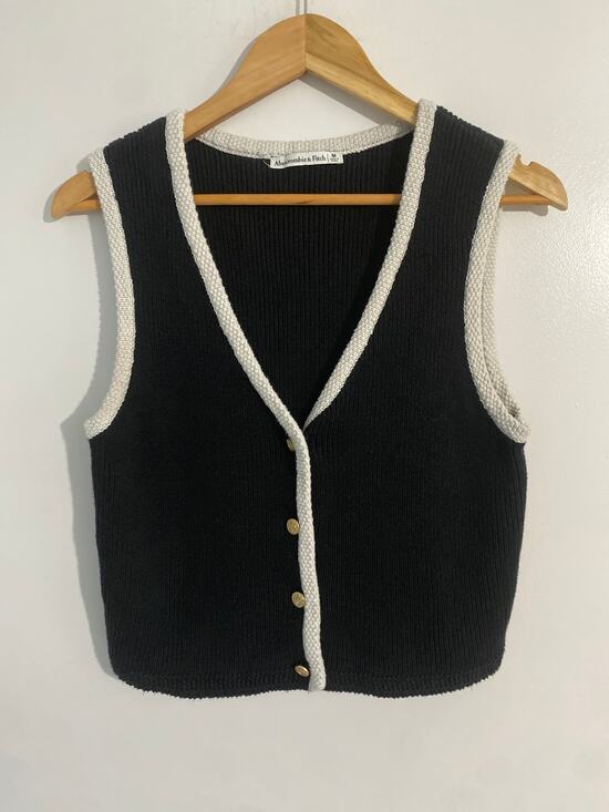 Abercrombie & Fitch Sweaters - Abercrombie & Fitch Mara button up sweater vest women’s size M black white trim